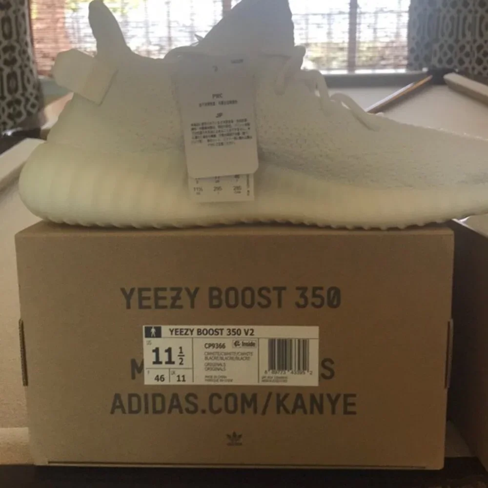 Yeezy Boost 350 V2 - Picture 4 of 4
